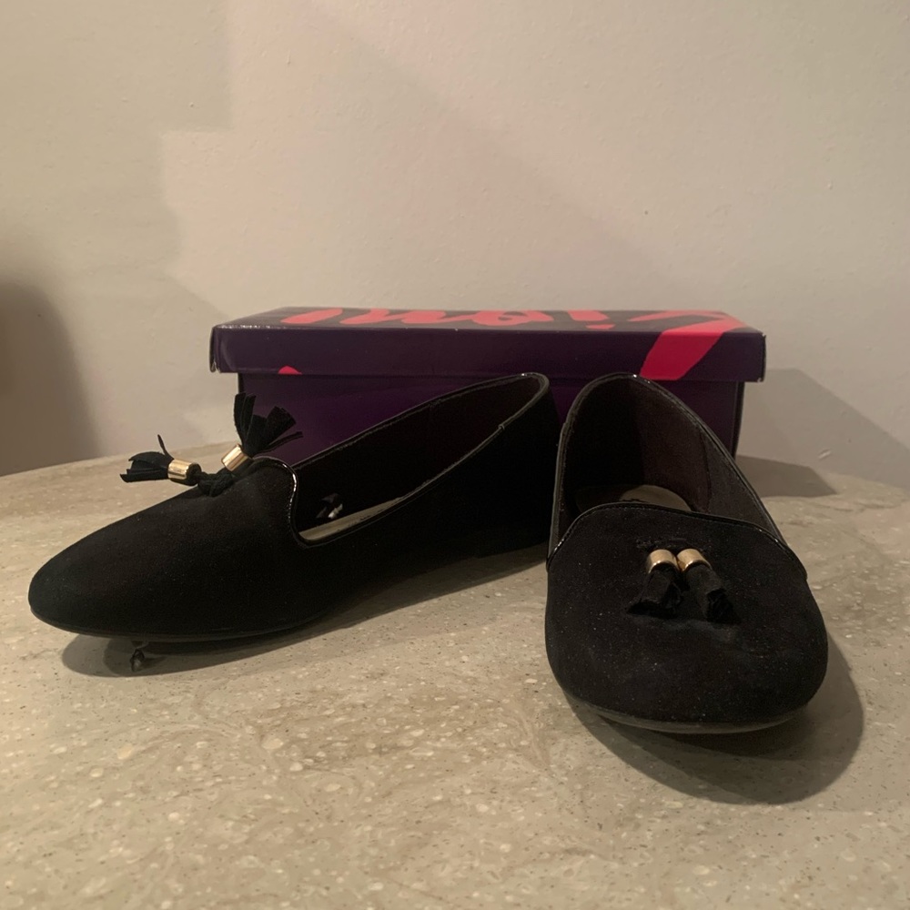 Fioni Women’s Black Suede Flats | Size: 7